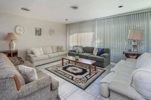 712 10th Ave, Hollywood, FL 33019-1903