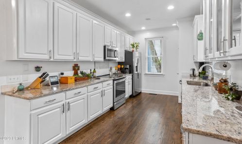 121 Bartram Dr, Beaufort SC  29902-5700 exterior