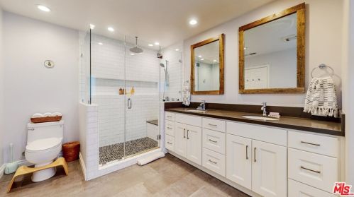 4504 Lennox Ave, Van Nuys CA 91405-4747 exterior