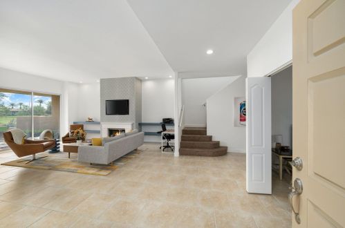 8 Oak Tree Dr, Rancho Mirage CA  92270-1612 exterior