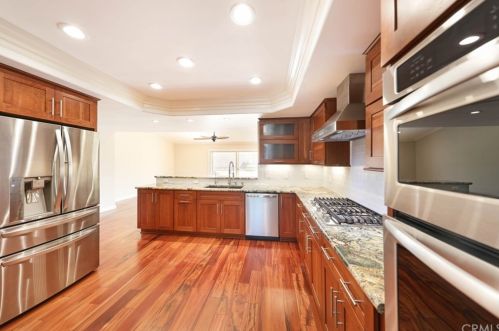 220 Helberta Ave, Redondo Beach, CA 90277-3484