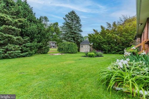 4 Beaver Rd, Camp Hill PA  17011-7404 exterior