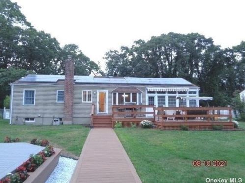 94 Powell Ct, Babylon, NY 11703-3927