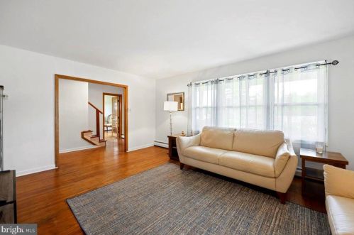 38 Brenda Ln, Norristown, PA 19403-2002