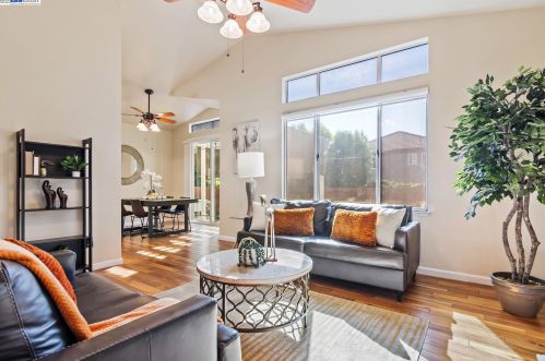 736 Clifton Way, Vacaville CA  95688-8547 exterior