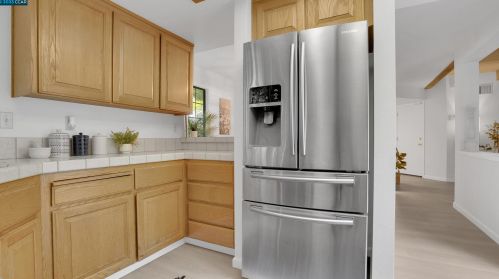 2101 Henry Ave, Pinole CA  94564-1771 exterior