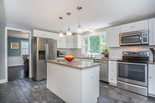200 Mountain Rd, Hartford CT  06111-1509 exterior