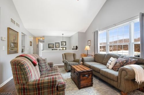 15 Pembrook Ct, Great Meadows, NJ 07838-2200