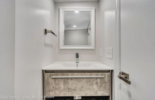 226 Davis Ave, Lacey NJ  08731-3519 exterior