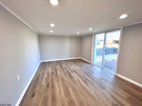 75 Elba Ave, Hopatcong NJ  07843-1848 exterior