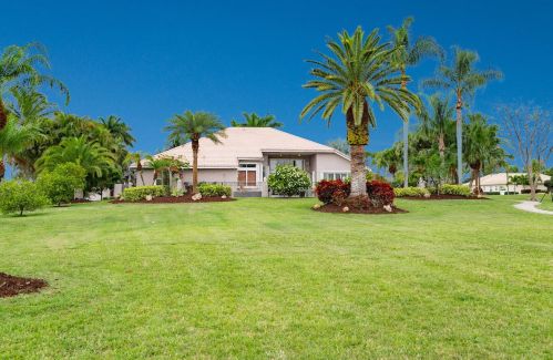 7830 Woodsmuir Dr, West Palm Beach FL  33412-1640 exterior