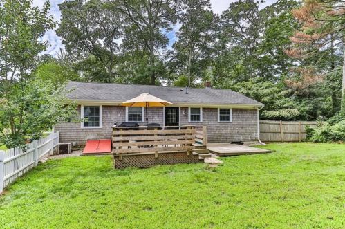 3 Andrea Way, Sandwich MA  02644-1801 exterior