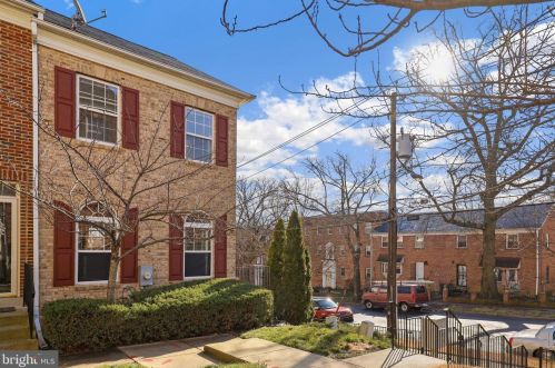 121 Danbury St, Washington, DC 20032-2220
