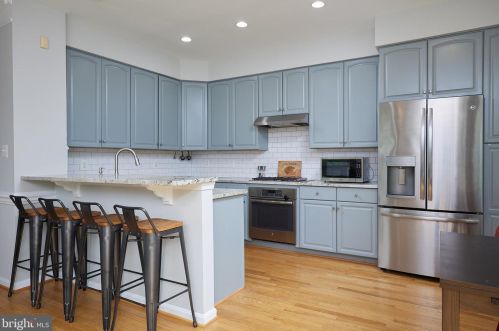 3015 Fallswood Gln Ct, Falls Church VA  22044-2723 exterior