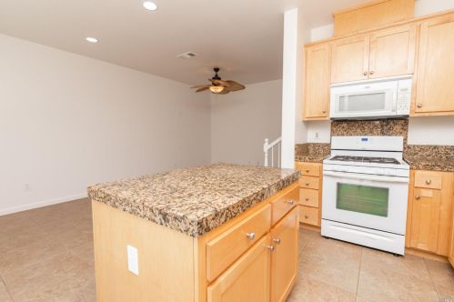 460 Rosso Ct, Vacaville CA 95687-5698 exterior