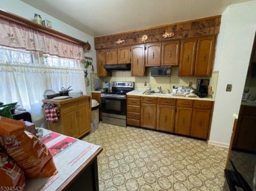 26 Hillsdale Dr, Wantage NJ  07461-4026 exterior