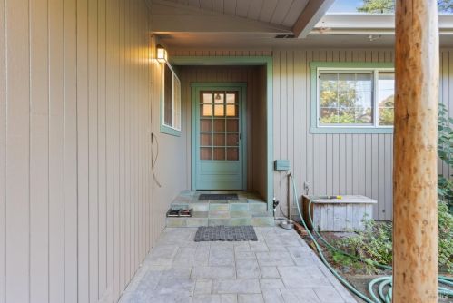 1575 Crane Rd, Ukiah, CA 95482-5203