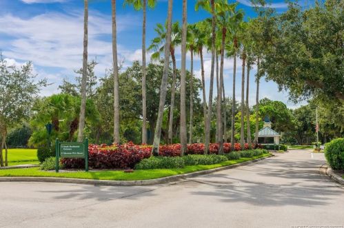 8801 One Putt Pl, Fort Pierce FL  34986-3068 exterior