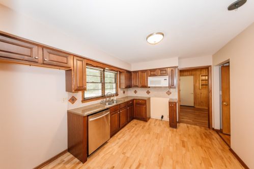 9616 Greenview Ln, Thiensville WI  exterior