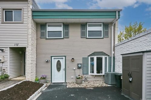 109 Country Club Dr, Florida, NY 10921-1554