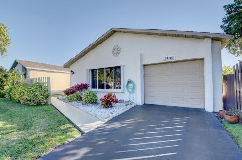 5136 Mirror Lakes Blvd, Boynton Beach FL  33472-1212 exterior