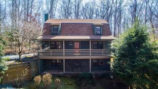 279 Jefferson Dr, Bybee, VA 22963-2404
