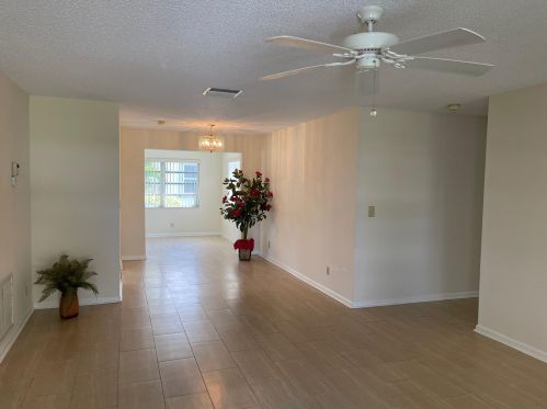 706 Lake Ct, Boynton Beach, FL 33426-5439