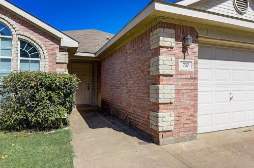 737 Nelson Pl, Burleson, TX 76028-6833