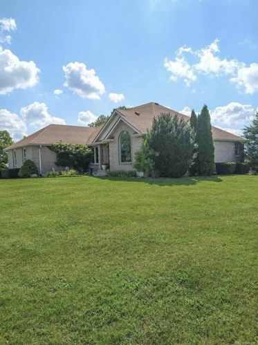 8283 Wellbaum Rd, Brookville, OH 45309-9236