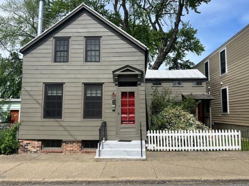 540 State St, Hudson NY  12534-2517 exterior