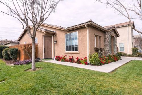 3209 Tilden St, Visalia, CA 93291-9376