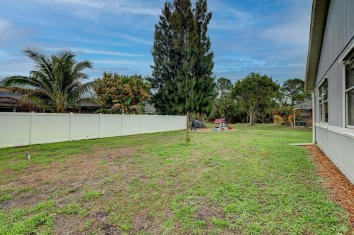 1011 Alexandria Ave, Fort Pierce FL 34953-3401 exterior