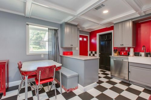 6 Birch Hill Rd, Salem NH  03079-3473 exterior