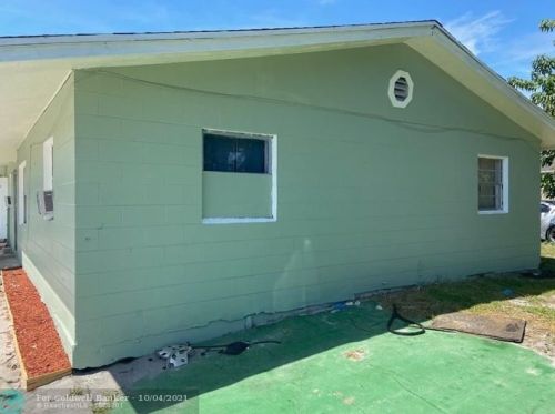 1710 Canal Ter, Fort Pierce, FL 34950-7931