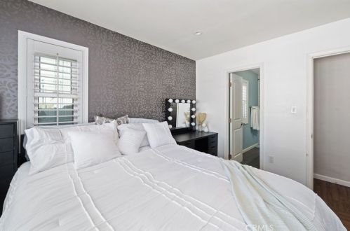 3330 10th St, Long Beach CA  90804-5010 exterior