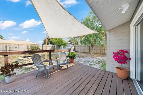 955 Schumann Dr, Sebastian FL  32958-5331 exterior