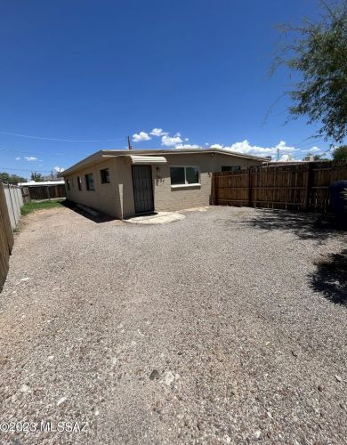 1037 Prince Rd, Tucson AZ  85705-3108 exterior