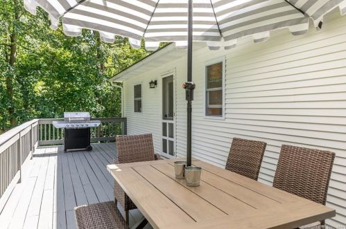 75 Candle Hill Rd, Danbury CT  06812-2412 exterior