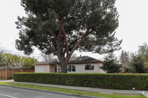 1078 Knickerbocker Dr, Sunnyvale, CA 94087-1727