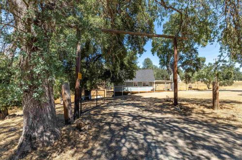 5510 Whispering Pines Ln, Lake Nacimiento, CA 93446-9726