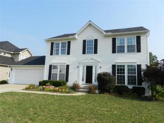 130 Stonesthrow Dr, Berea, OH 44017-1095