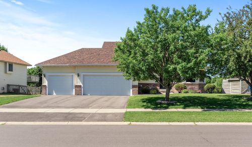 8919 Prestwick Pkwy, Minneapolis, MN 55443-3948