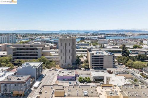 569 9th St, Oakland CA  94607-3833 exterior