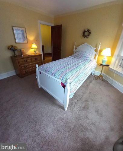 323 Columbia Ave, Lansdale PA 19446-3312 exterior