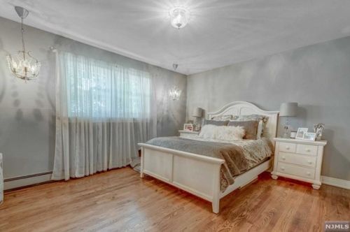 432 Hillside Ave, Allendale NJ  07401-1113 exterior