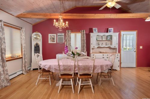 13 Maryland Blvd, Hampton Bays NY  11946-2652 exterior