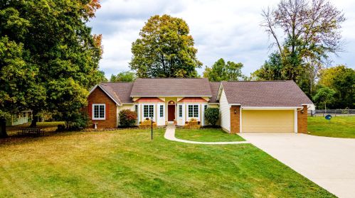 5985 Creek Rd, Washington Ch OH  43160-8778 exterior