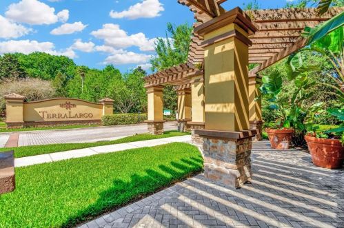 1854 Altavista Cir, Lakeland FL  33810-2795 exterior