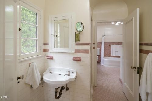 1765 Homewood Dr, Altadena CA  91001-2750 exterior