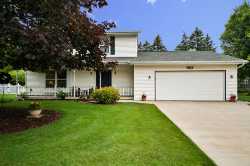 3924 Seneca Ln, Manitowoc, WI 54220-3029